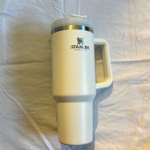 Stanley 40 oz tumbler in the color Cream